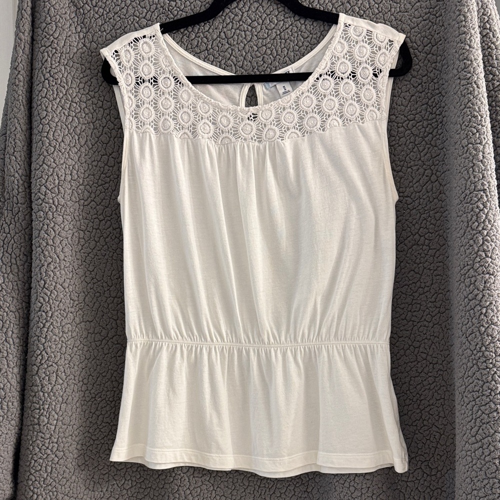 Old Navy White Sleeveless Crochet Blouse